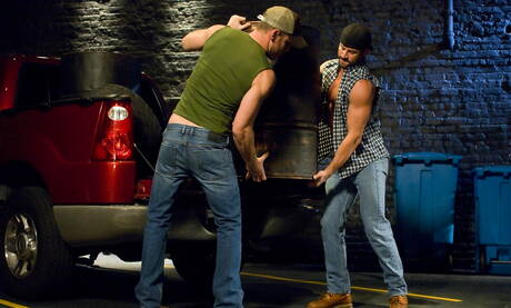 Hungarian mature bear Arpad Miklos and american hunk Drew Cutler drilling an ass outdoor