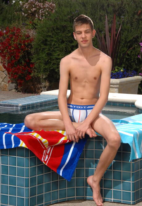 Sexy americans, husky guy Cody Cummings and beautiful boy Max Morgan have a good oral sex at pool