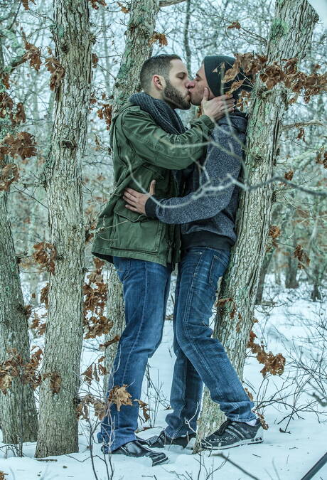 Pretty american boys hairy stud Alex Greene and stud Wolf Hudson shows a perfect body outside