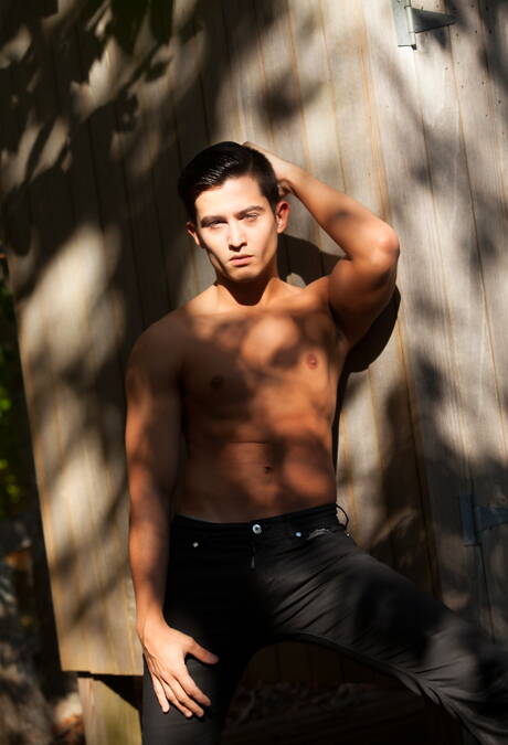 American pornstars husky guy Billy Santoro and tough guy Jacob Ladder shows a perfect body outdoor