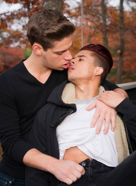 Pretty american guys superstud Armond Rizzo and husky guy Michael Delray shows a beautiful body outdoor