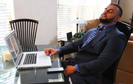 American hairy bear Jake Jennings and brazilian well-built Tony Orion fuck ass after sucking cock