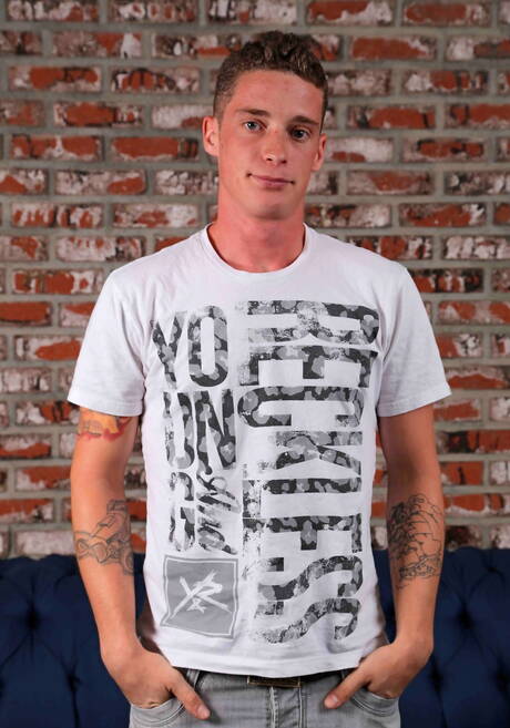 American muscular Bobby Hart and young dude Sean Christian fuck ass after sucking dick