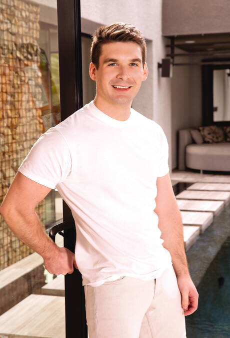 American superstud Alex Mecum and canadian strongman Dustin Holloway fuck after blowjob outdoor