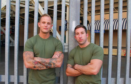 American husky guy Zack Matthews and strongman Brad Powers fuck after dick sucking outside