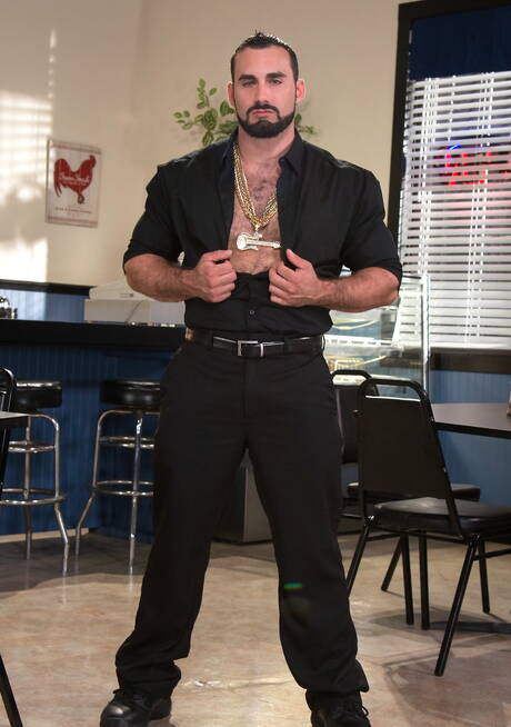 Shameless guys Jaxton Wheeler, Lance Hart and Eli Hunter in threesome fuck action in the kitchen