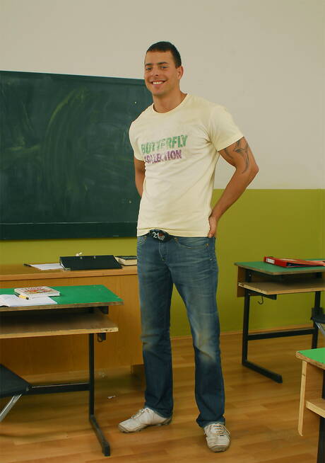 Hungarian well-built Joey Visconti posing naked and showing nice butt