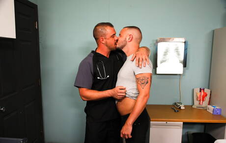 American stars muscular Darin Silvers and otter Sean Harding jump on cock with fisting