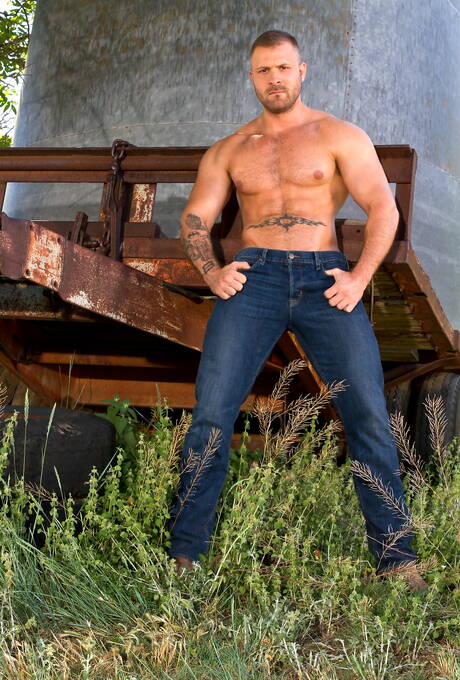 Two american dudes well-built Brian Bonds and beefcake Austin Wolf in dick sucking scene outdoor