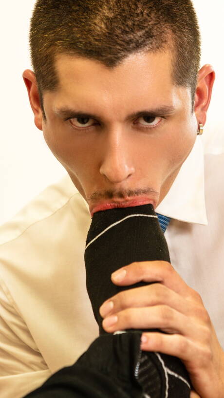 Stud Rocky Vallarta and canadian muscular William Seed in hot ass bang