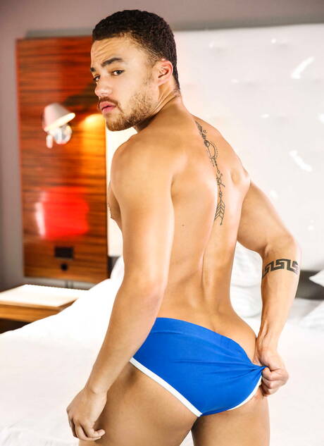 Latino stud Diego Sans and american tough guy Beaux Banks in hot ass bang