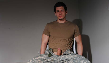 Nice american guys well-built Phenix Saint and beefy Joey Moriarty have anal sex