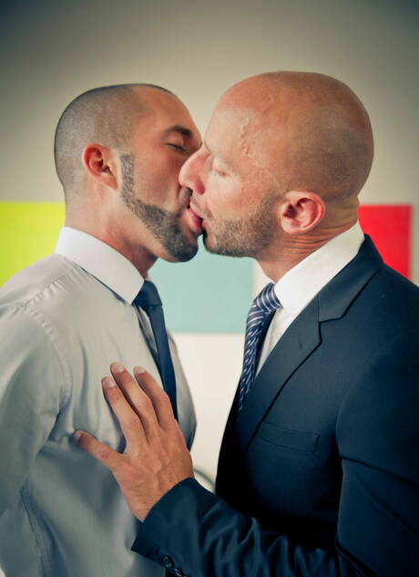 Gay Kissing Pics