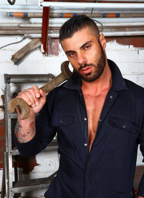 American hunk Spencer Reed and italian strong bull Alex Marte have a hot couple scene