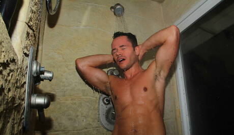 Russian hunk Valentin Petrov and american beefy Kirk Cummings make a love in hot shower