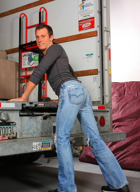 Czech muscular Robert Van Damme and american strongman Kyle Quinn have a good sex