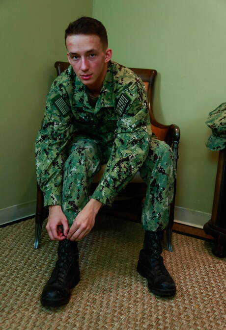 Sexy Liam Daniels jerk off his cock