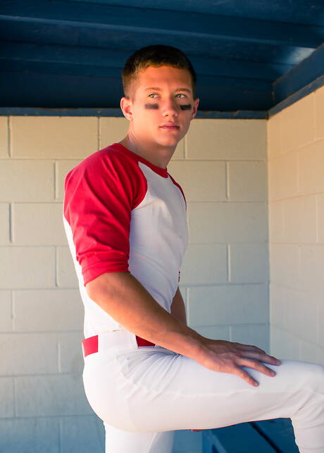 American pornstars beefy Tyler Hill and pretty boy Corbin Webber have a good anal sex outside