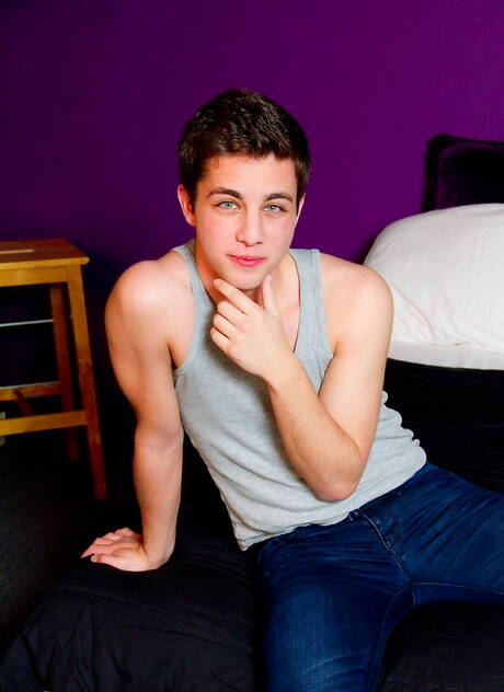 Two american boys young Michael Lee and twink Travis Groves have a good oral sex