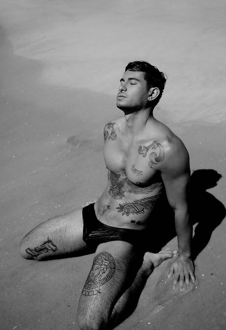 Latino stud Jimmy Durano and american strongman Ricky Roman in hot homosexual action on beach