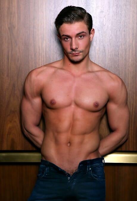 Canadian tough guy Carter Dane and canadian husky guy Gabriel Clark love each other