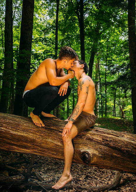 American pornstars pretty boy Angel Rivera and superstud Levi Karter sucking and fucking each other outside