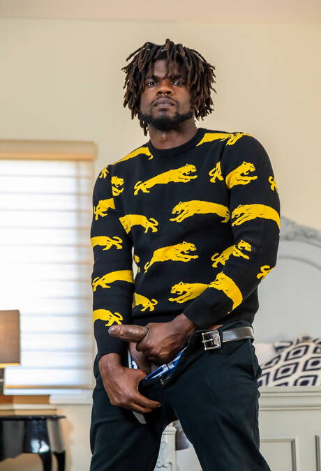 American stars strongman Devin Trez and muscular Aspen in black on white sex