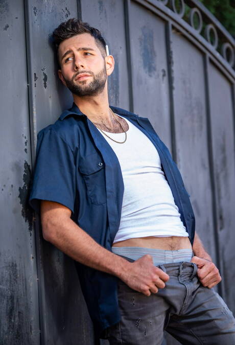 Beefcake Argos Santini and beefy Daniel Hauser in hot homosexual scene in the kitchen