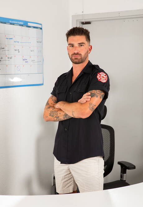 American beefy Brandon Anderson and french muscular Chris Damned in hot homosexual action