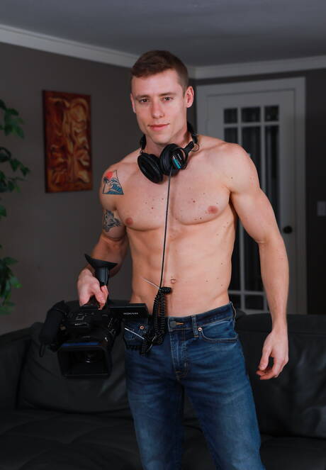 Nice american boys hunk Johnny Hill and muscular Justin Matthews make a love