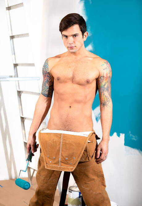 American pornstars pretty boy Ryan Jordan and beefy Dakota Payne in hot anal sex