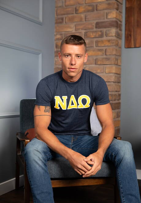 Pretty american guys muscular Justin Matthews and young boy Trevor Harris in hot homosexual scene