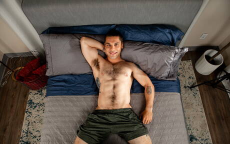 American otter Andrew Miller undressing and showing hot butt