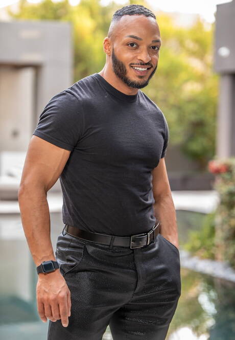 Hot american guys tough guy Dillon Diaz and gay bear Ricky Larkin in blowjob scene in the pool