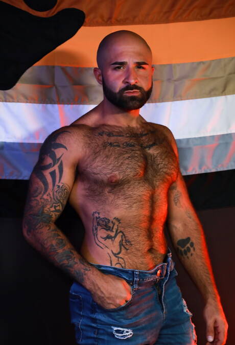 Nice american buddies hairy stud Chandler Scott and mature bear Atlas Grant fuck ass after sucking