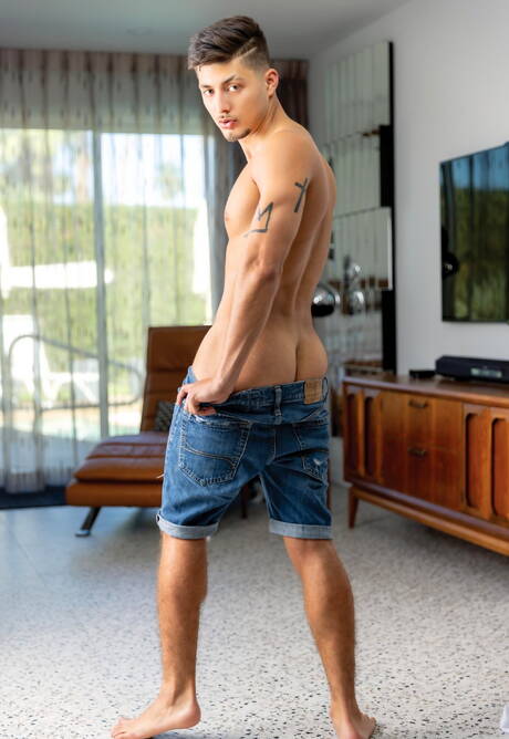 Nice american boys well-built Cade Maddox and young Angel Rivera fuck ass after blowjob and fisting