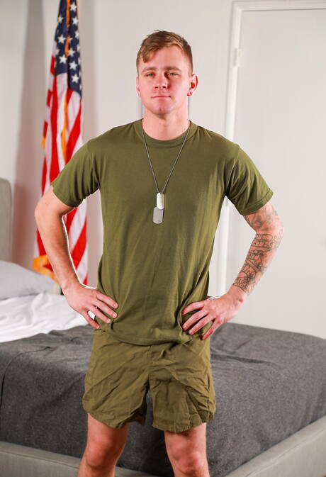 American twink Ryan Jordan and hunky guy Chris White fuck ass after sucking cock