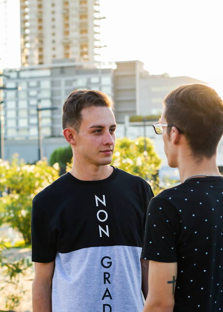 Argentinian hot twink Italo Van Ewen and young dude Daryl Briggs fuck after blowjob outdoor