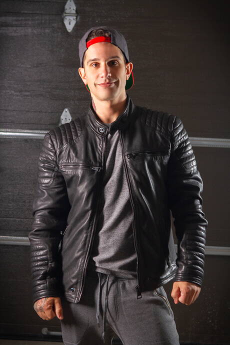 Canadian well-built Bo Sinn and canadian husky guy Pierre Fitch in hot ass fuck action