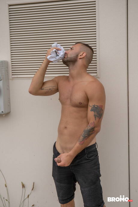 Hot czech boys husky guy Daren D and hunky guy Roman Baren have a hot sex outdoor