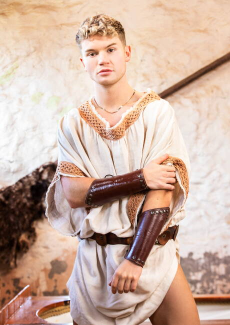 American hunk Felix Fox and irish hunk Dean Young posing nude and showing tight ass