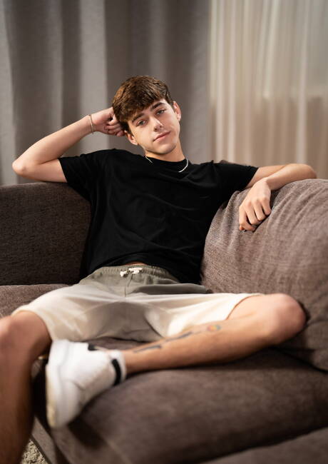 Two american dudes pretty boy Joey Mills and muscular Johnny Ford make a love in the kitchen