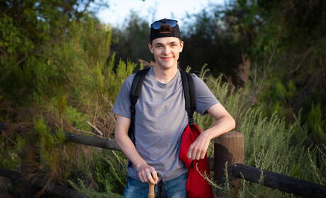 Pretty american boys young dude Joey Mills and pretty boy Troye Dean have a good anal sex outdoor