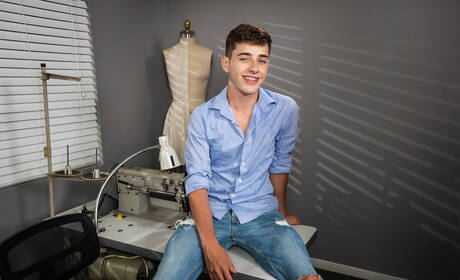 Two american dudes young dude Joey Mills and muscular Felix Fox have a hot sex