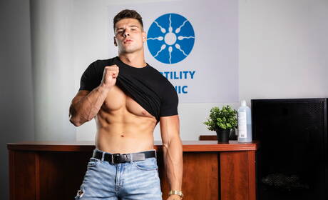 American young boy Theo Brady and canadian bodybuilder Malik Delgaty have a good anal sex