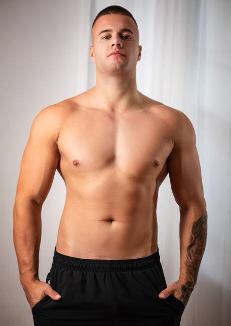 Nasty buddies Skyy Knox, Nate Grimes and Clark Delgaty in 3some fisting action outside