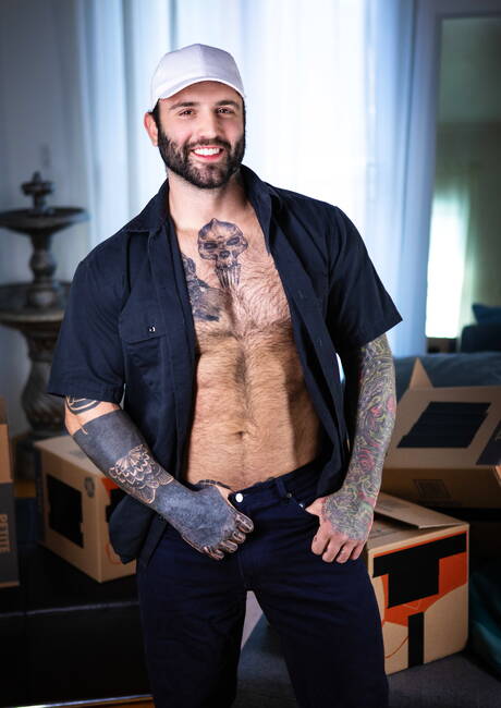 American young dude Theo Brady and canadian mature bear Markus Kage have a good sex