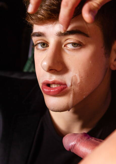 Canadian beefcake William Seed and american twink Joey Mills fuck ass after blowjob