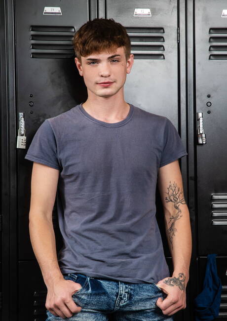 Hot americans, beautiful boy Cassidy Clyde and stud Deangelo Jackson fuck after interracial dick sucking