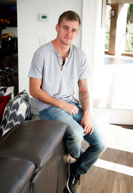 Two american boys young dude Ryan Jordan and pretty boy Julian Bell in hot homosexual scene